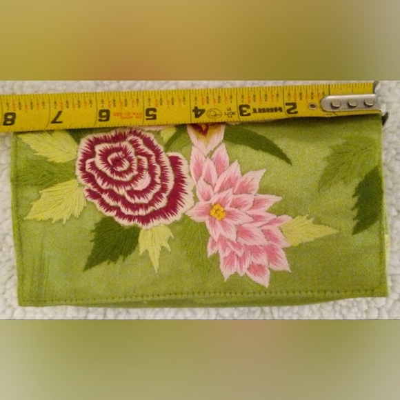 Forgotten Shanghai Floral Clutch Purse - Picture 6 of 8